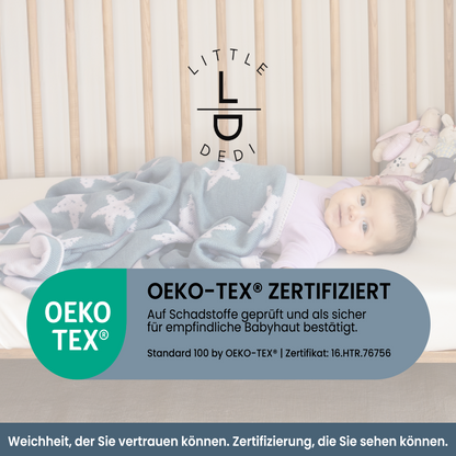 Little Dedi Bebek Battaniyesi 76x101 cm – Yumuşak, Çift Taraflı Akrilik Örme Battaniye, Fiyonklu – Oeko-TEX Sertifikalı – Deniz Yıldızı Füme Mavisi